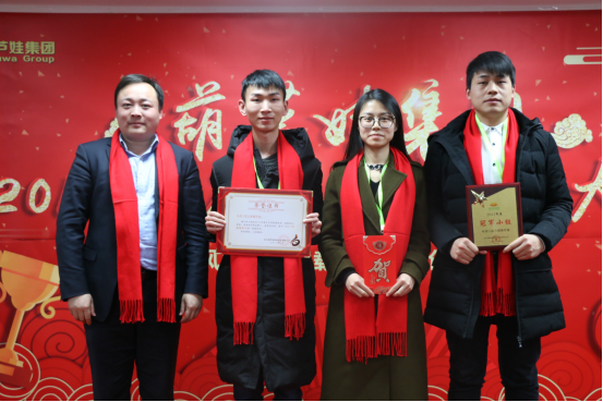 【風(fēng)雨同舟 共創(chuàng)未來(lái)】葫蘆娃集團(tuán)2017年度總結(jié)表彰大會(huì)圓滿召開1156.png